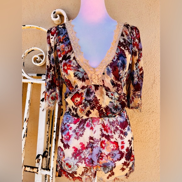 JOIE Floral Sheer Silk Blouse Low V Crochet Neck & Back Flowing Split Sleeves! 4 - Picture 7 of 14